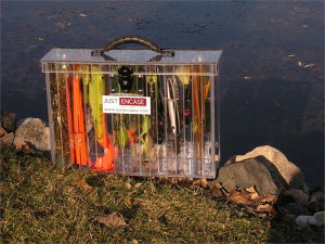 20614A  ClearView Tackle Box